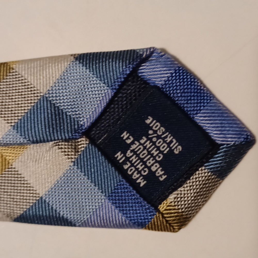 Lord & Taylor The Men's Shop Silk Tie - Picture 6 of 11